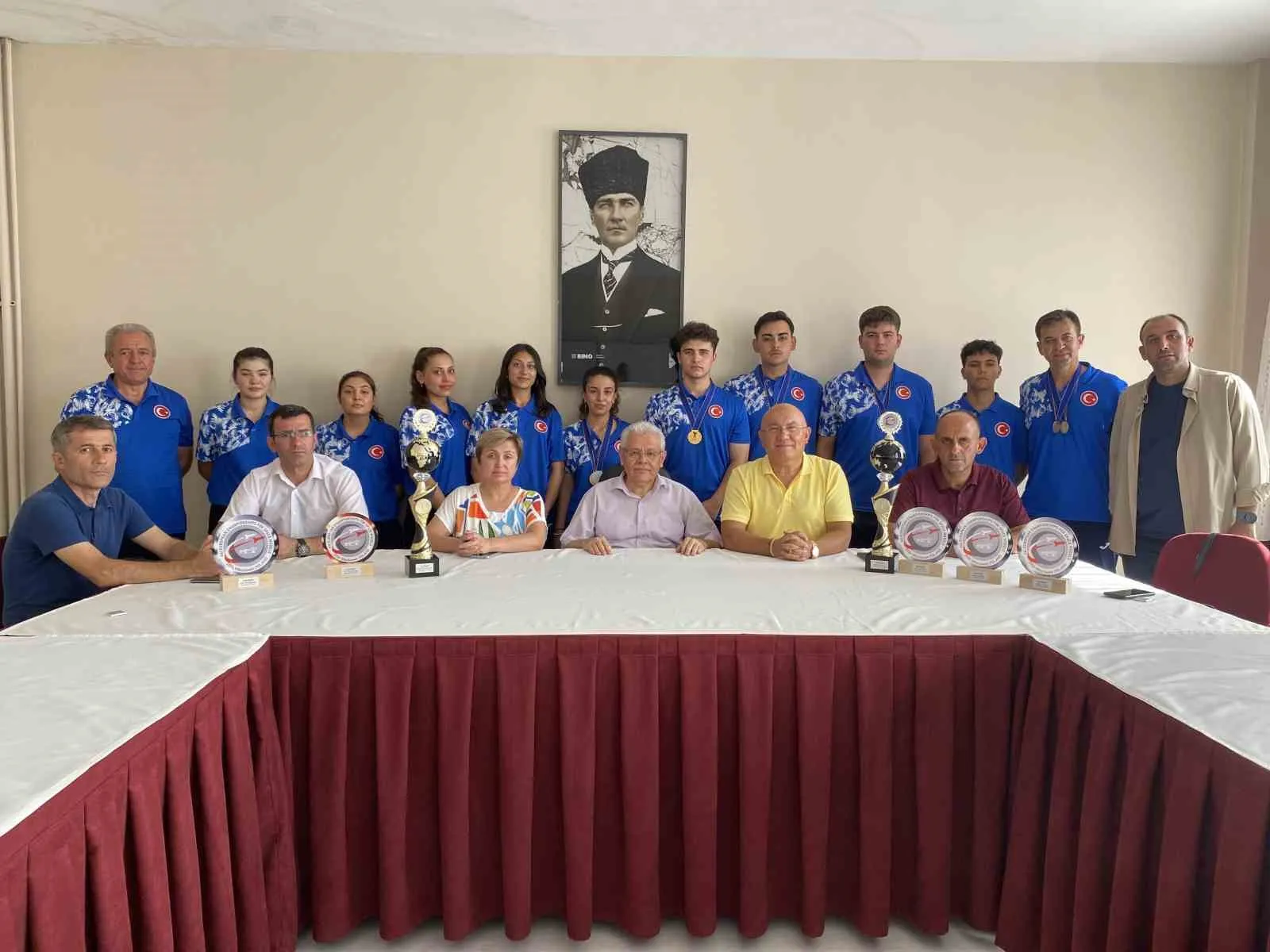 Polonya’da kürsüyü süpürdüler: Alaşehirli gençlerin Avrupa zaferi