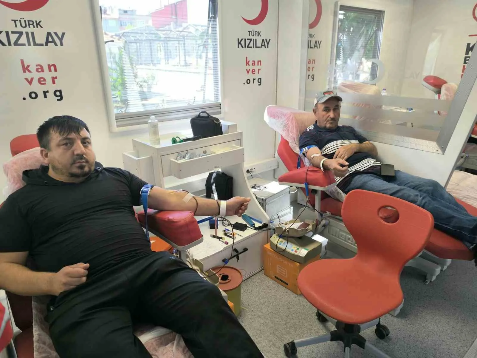 Şuhut'ta iyilik seferberliği: Tek bir ünite kanla hayatlara dokundular