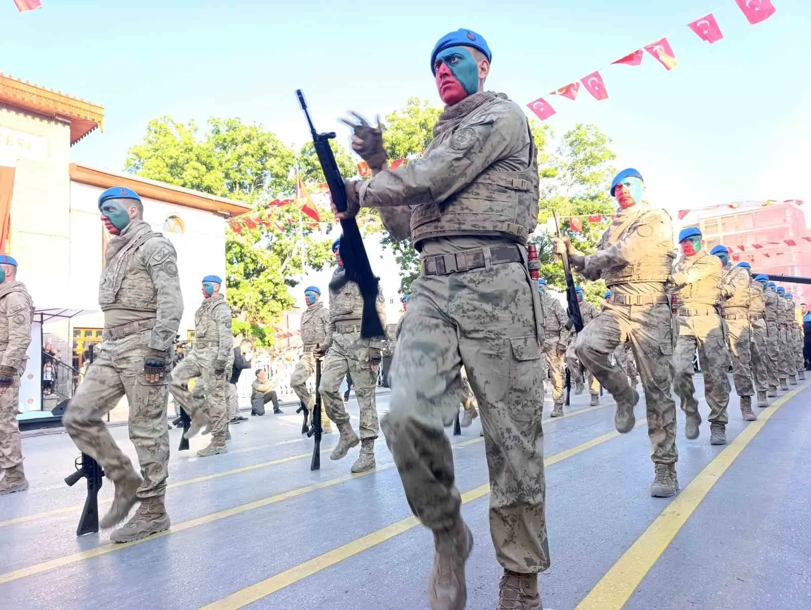 Afyon’un Kurtuluş Coşkusu 104 Yaşında: Zafer Kent Meydanı’nda Tarihe Yaraşır Kutlama