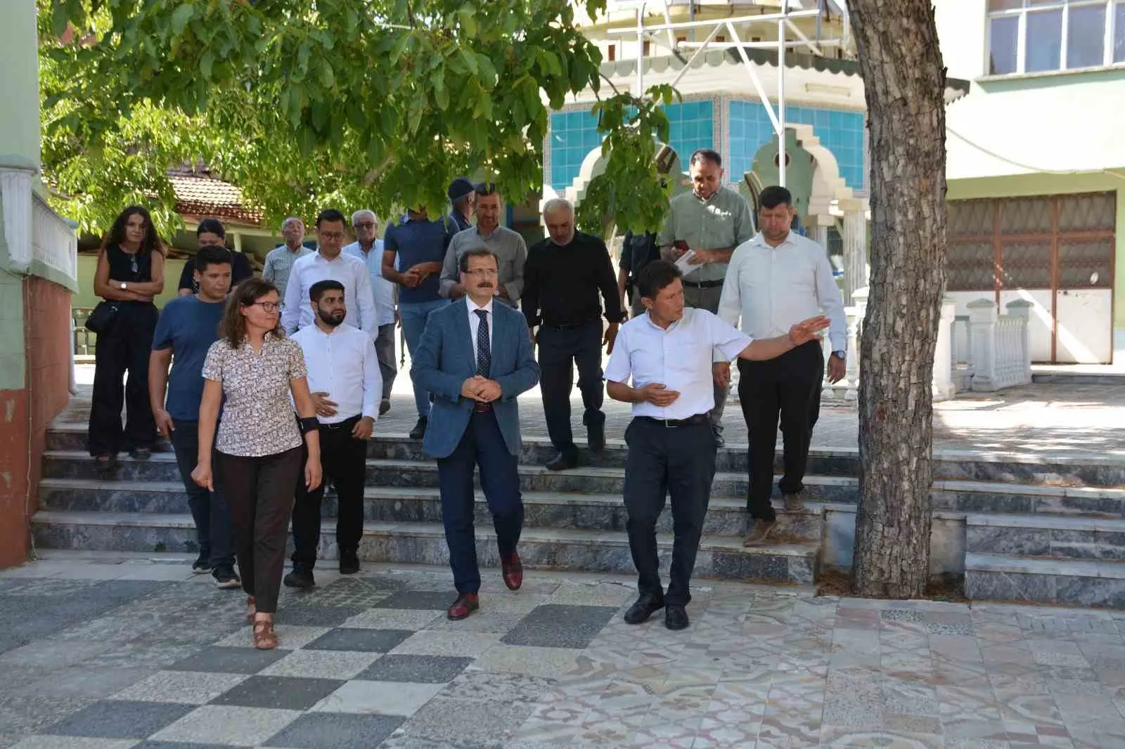 Salihli’de Mahalle Buluşmaları: Kaymakam Güldoğan Sahada Çözüm Odaklı Temaslarda Bulundu