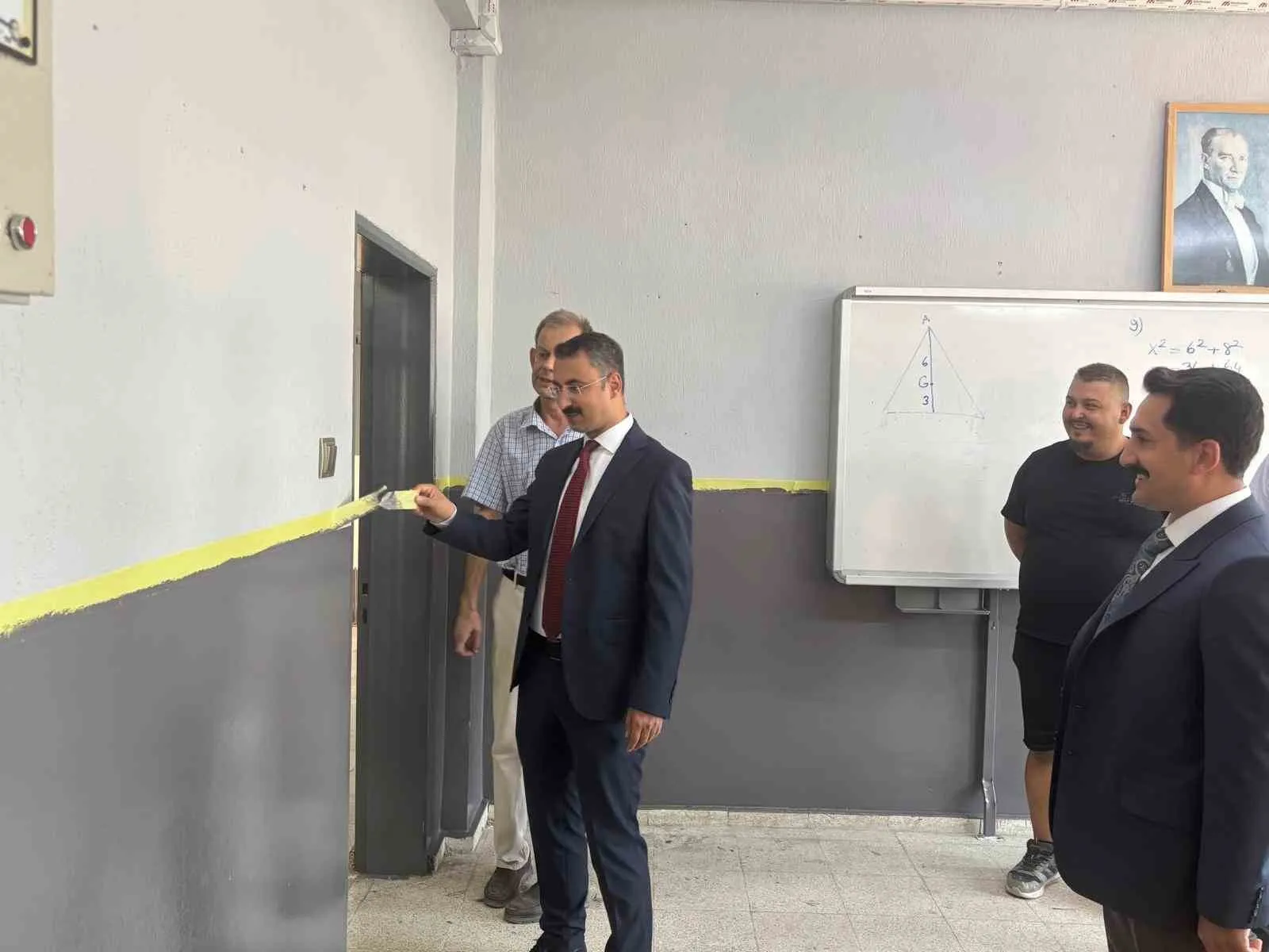 Sıralar yenilendi, duvarlar boyandı: Alaşehir’de okullar yeni döneme hazır