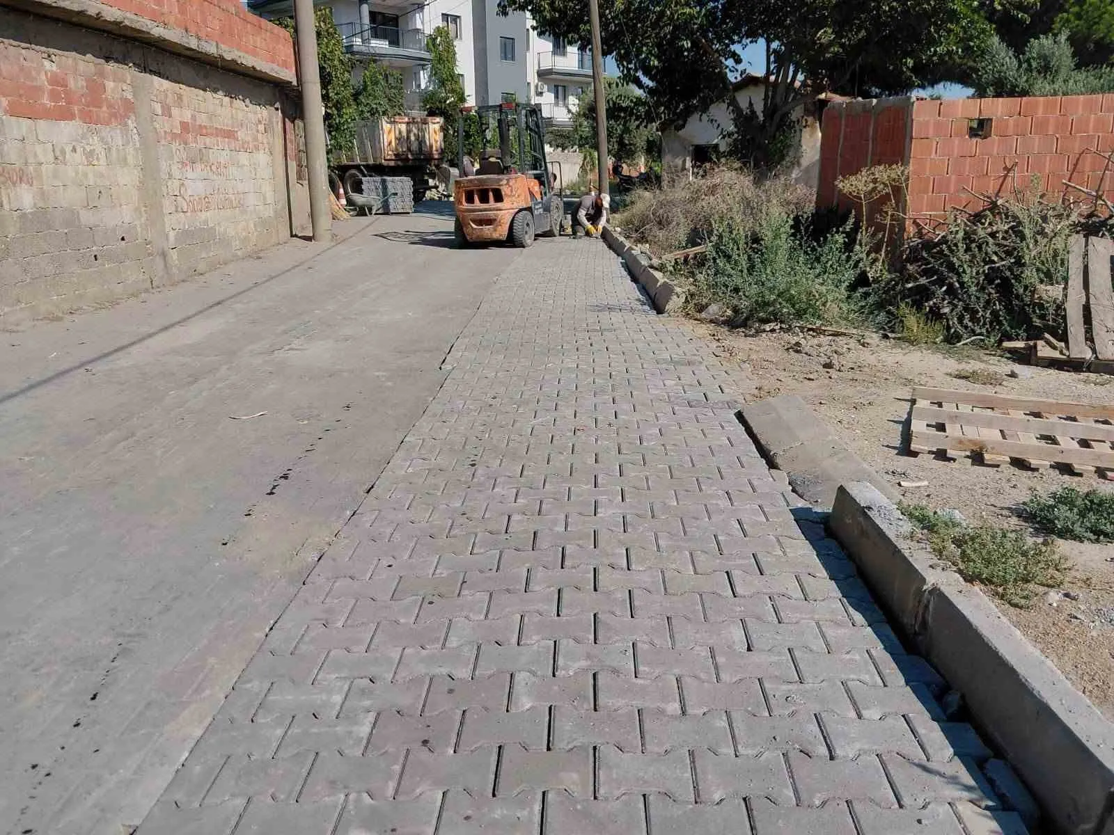 Germencik’te ulaşım konforu için düğmeye basıldı: Sokaklar tek tek elden geçiyor