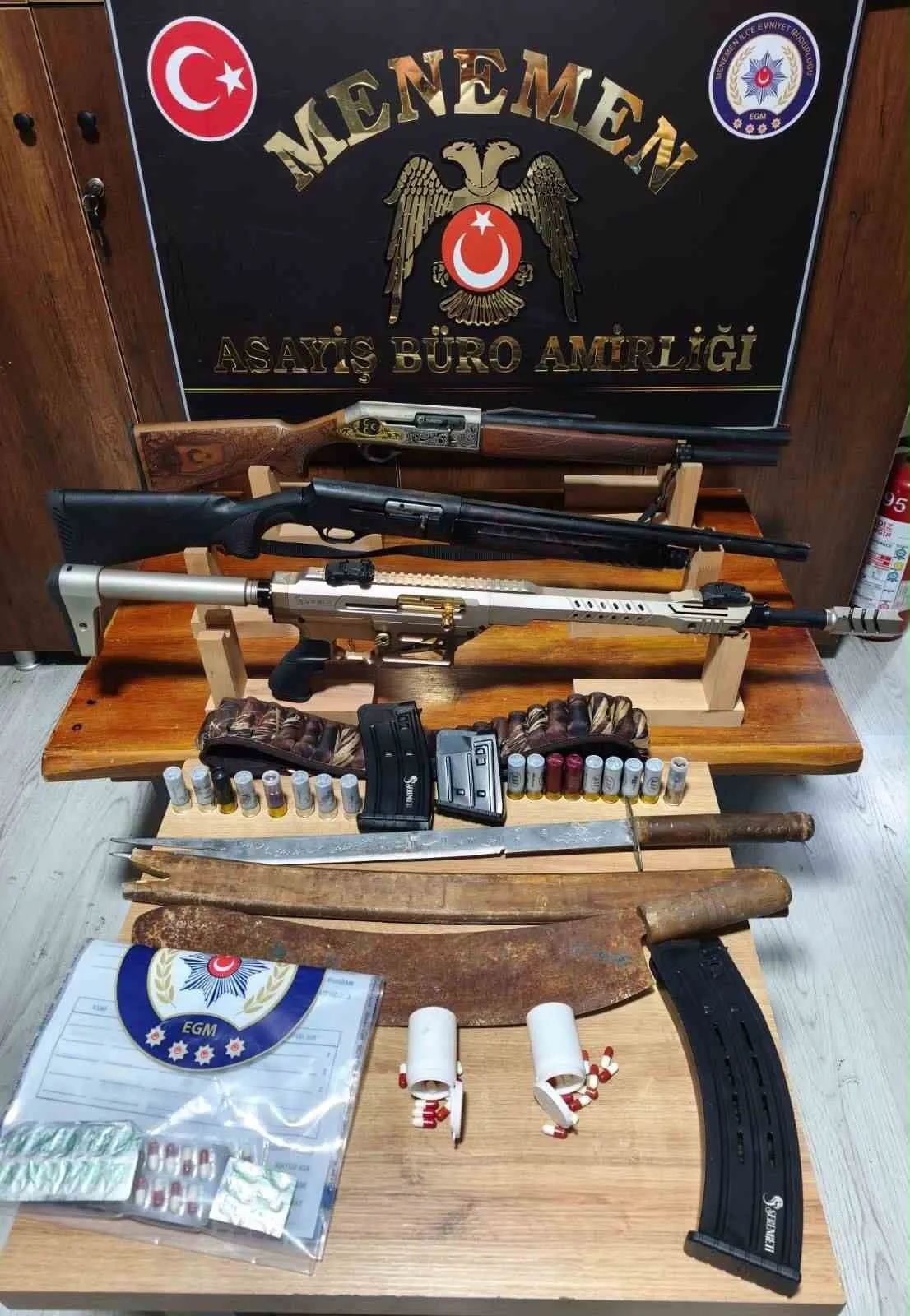 Menemen'de Kayıp Güvercinin Bedeli Ağır Oldu: Sokak Ortasında Silahlar Konuştu, 13 Kişi Yaralı