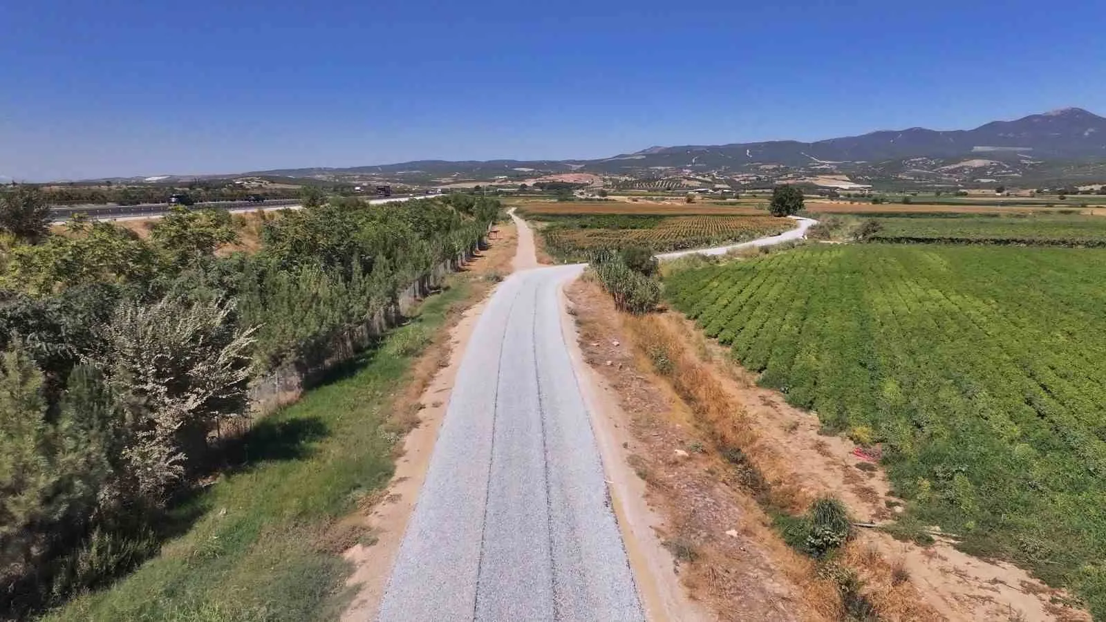 Manisa’da Üreticinin Yükünü Hafifletecek Hamle: 15 Kilometrelik Tarım Yolu Asfaltlanıyor