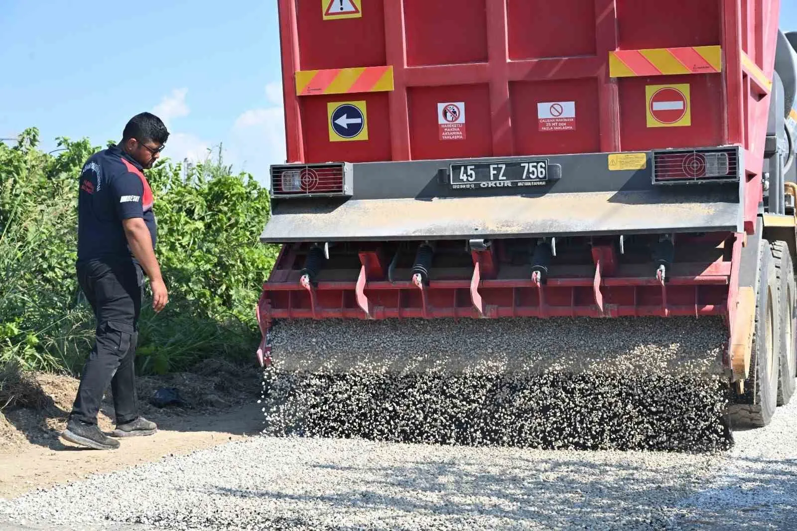 Hasat Mesaisi Başladı, Sarıgöl’de Kırsal Yollar Yenileniyor