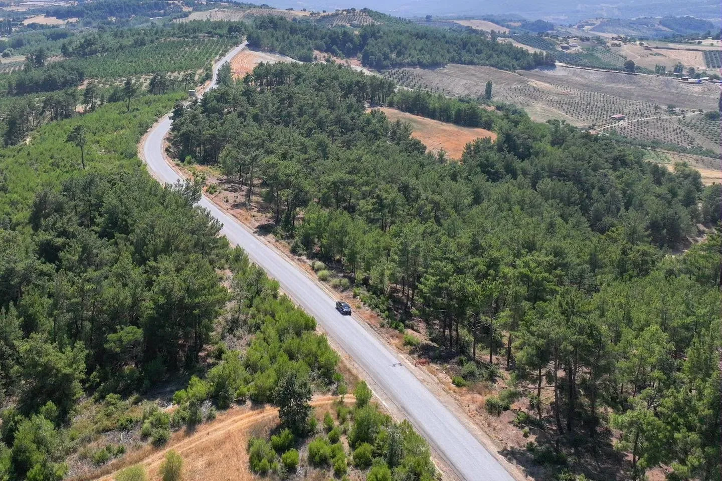 Gördes’in yol çilesi bitiyor: Mahalleleri birbirine bağlayan güzergahta asfalt mesaisi