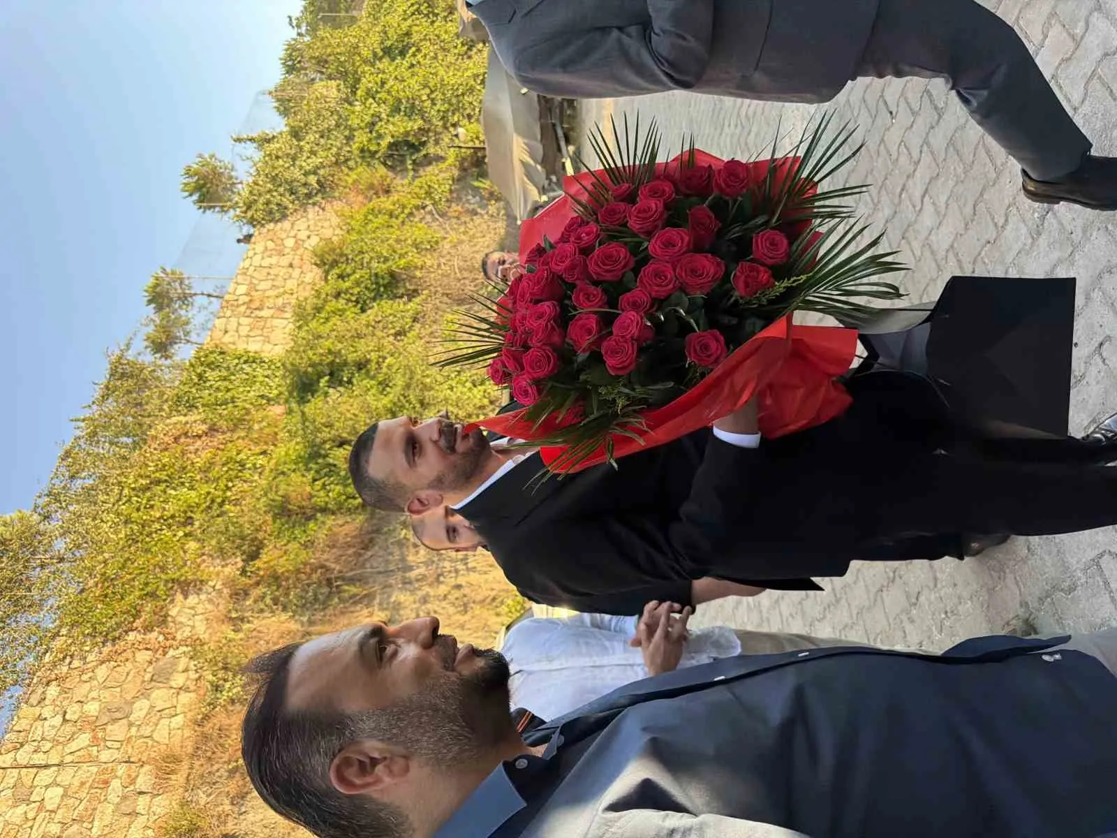İbrahim Tatlıses'in Bodrum'daki villasında büyük coşku: Manevi kızına altın takı sürprizi