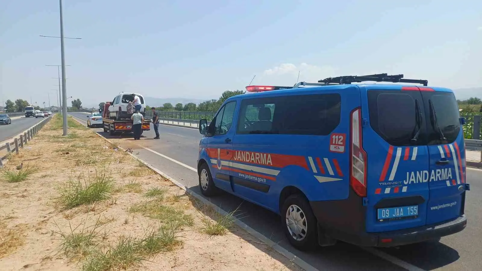 Aydın'da hastane yolunda kaza: Kontrolden çıkan araç hurdaya döndü