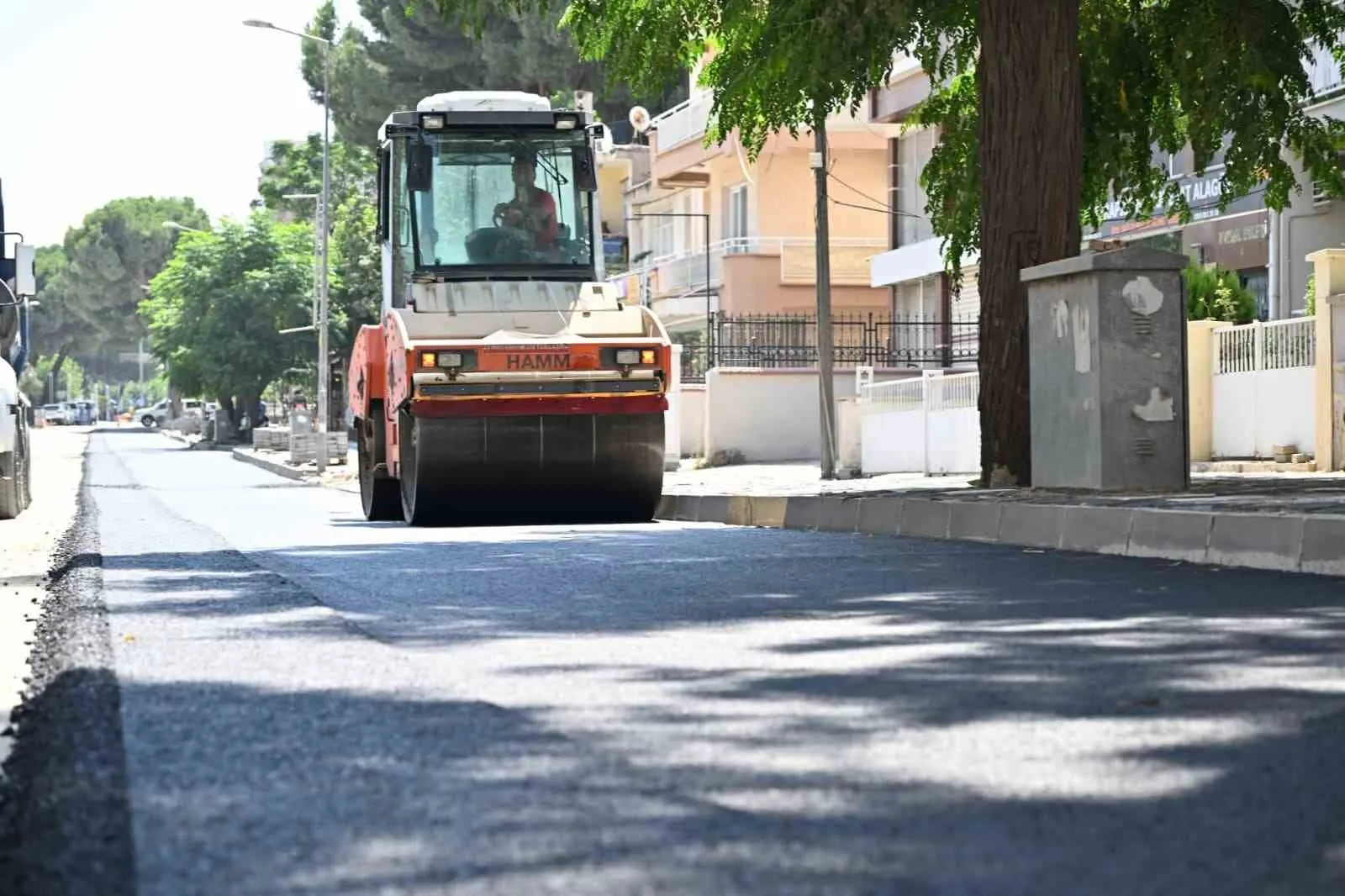 Salihli’nin çehresi değişiyor: 4 caddede asfalt seferberliği
