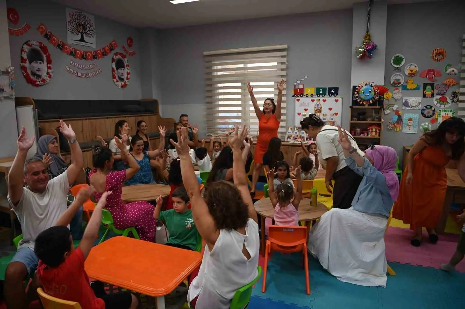 Minik öğrencilerin büyük gururu: İkiçeşmelik’te kep atma şöleni