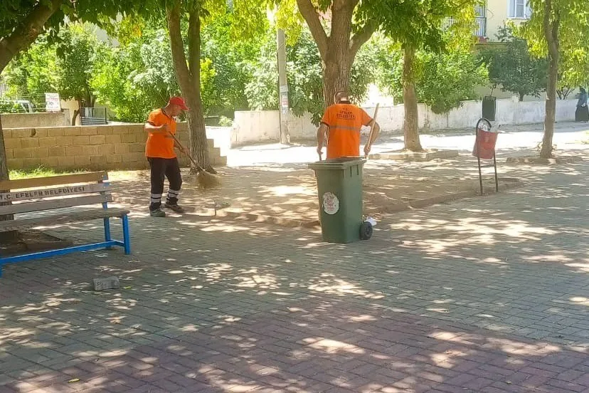 Efeler’de Çevre Seferberliği: Ekipler Sahada Gece Gündüz Çalışıyor