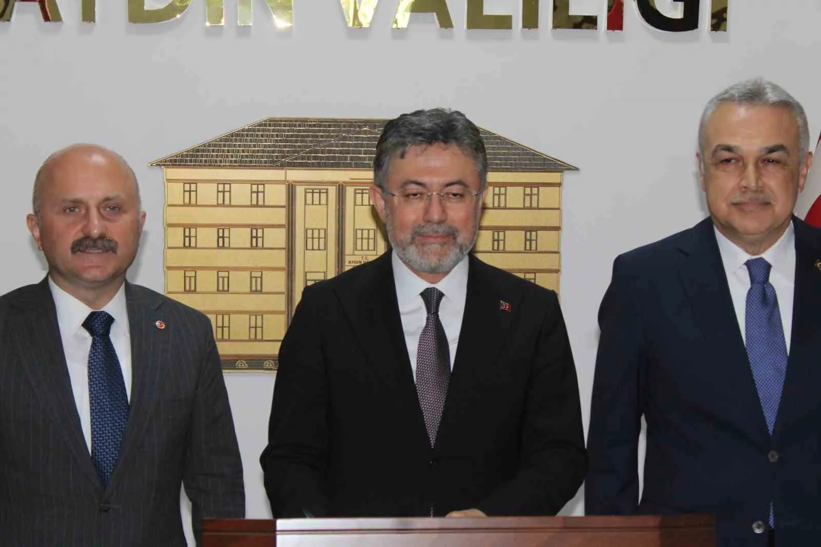 Bakan Yumaklı Aydın’da Hasat Sonrası Valilik Makamında