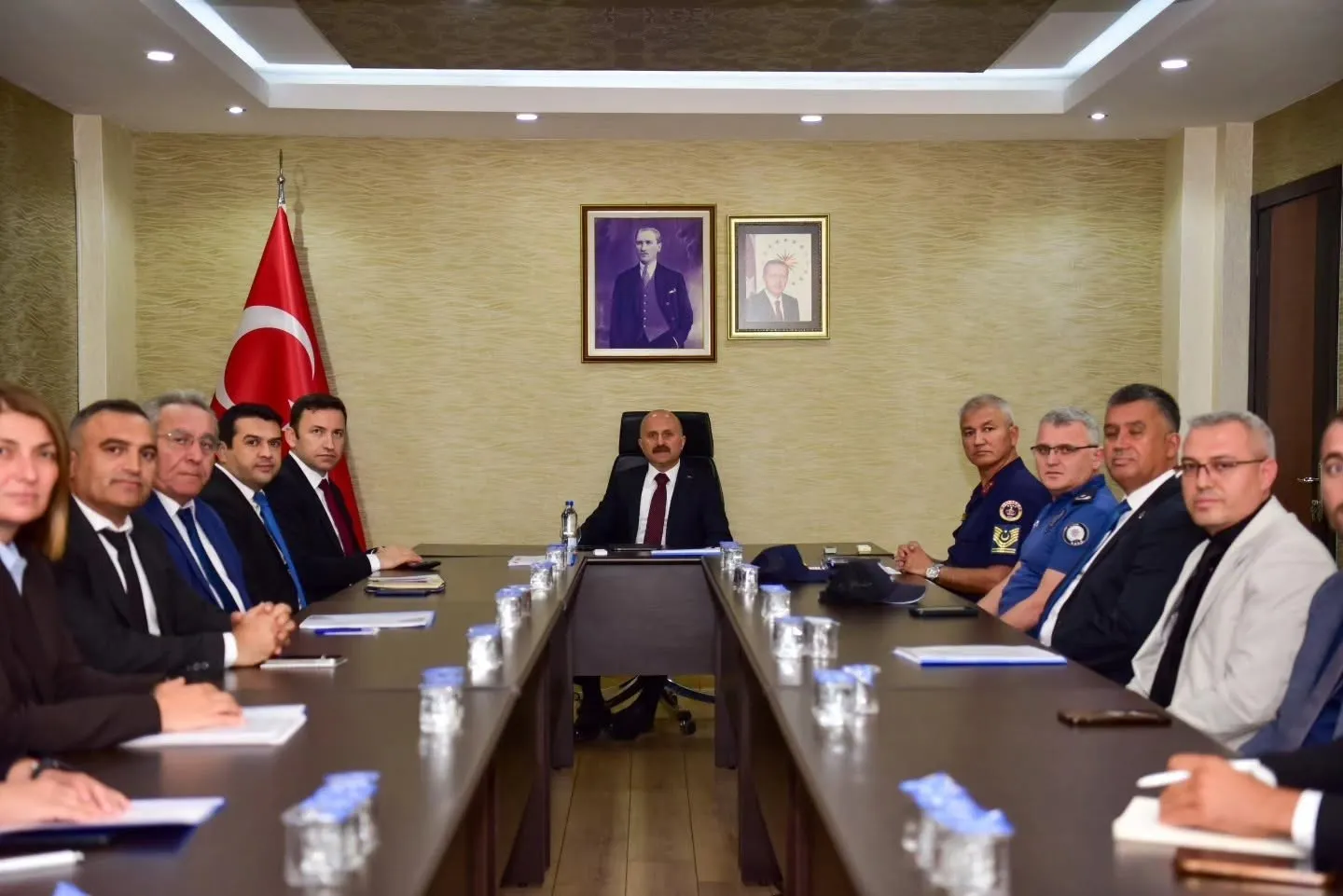 Buharkent sokaklarında Vali mesaisi: Vatandaşın sesine kulak verdi