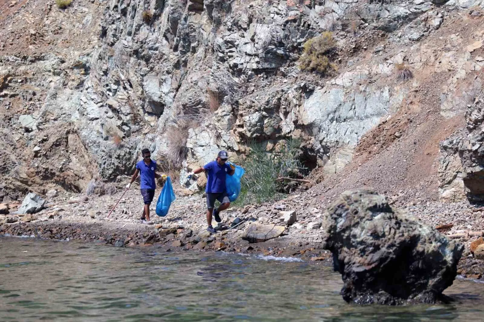 Karayolu Olmayan Koylarda 11 Yıllık Çevre Mücadelesi: Denizden Ulaşıp 306 Ton Atık Topladılar