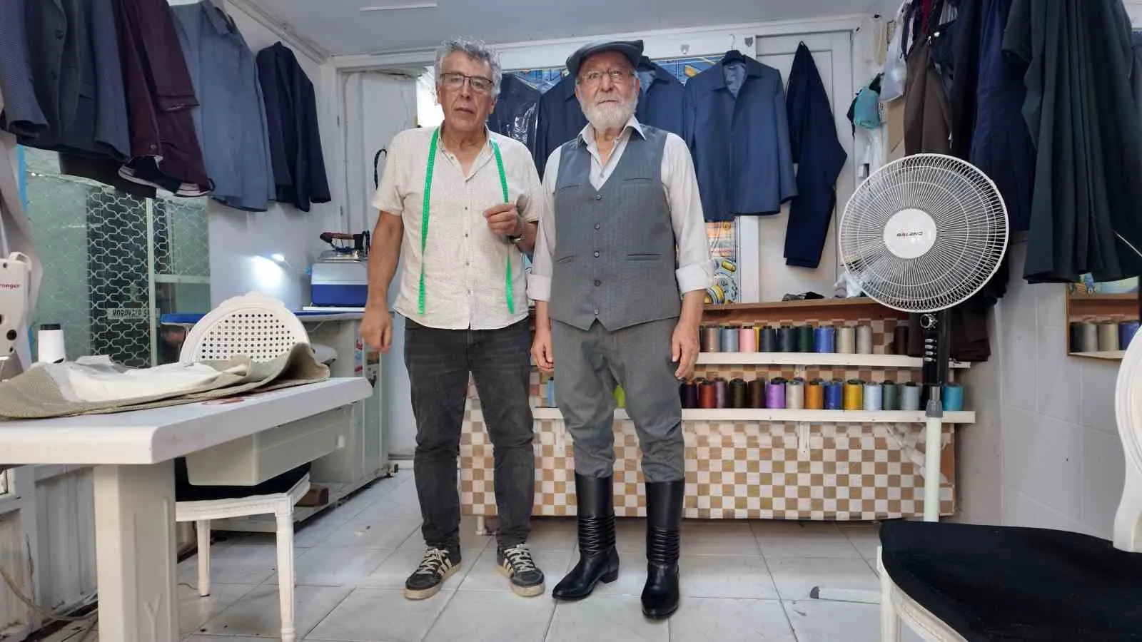 Efe mirasının son temsilcilerinden: 54 yıllık terzi geleneği iğne ucuyla yaşatıyor