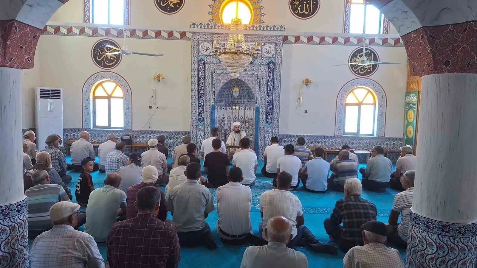 Manisa'da toprak berekete susadı: Sarıgöl'de yüzlerce kişi aynı duada buluştu