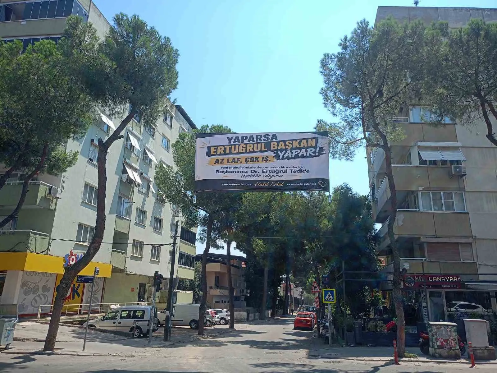 Nazilli’de yollar yenilendi, mahalleli pankartlarla sokağa indi