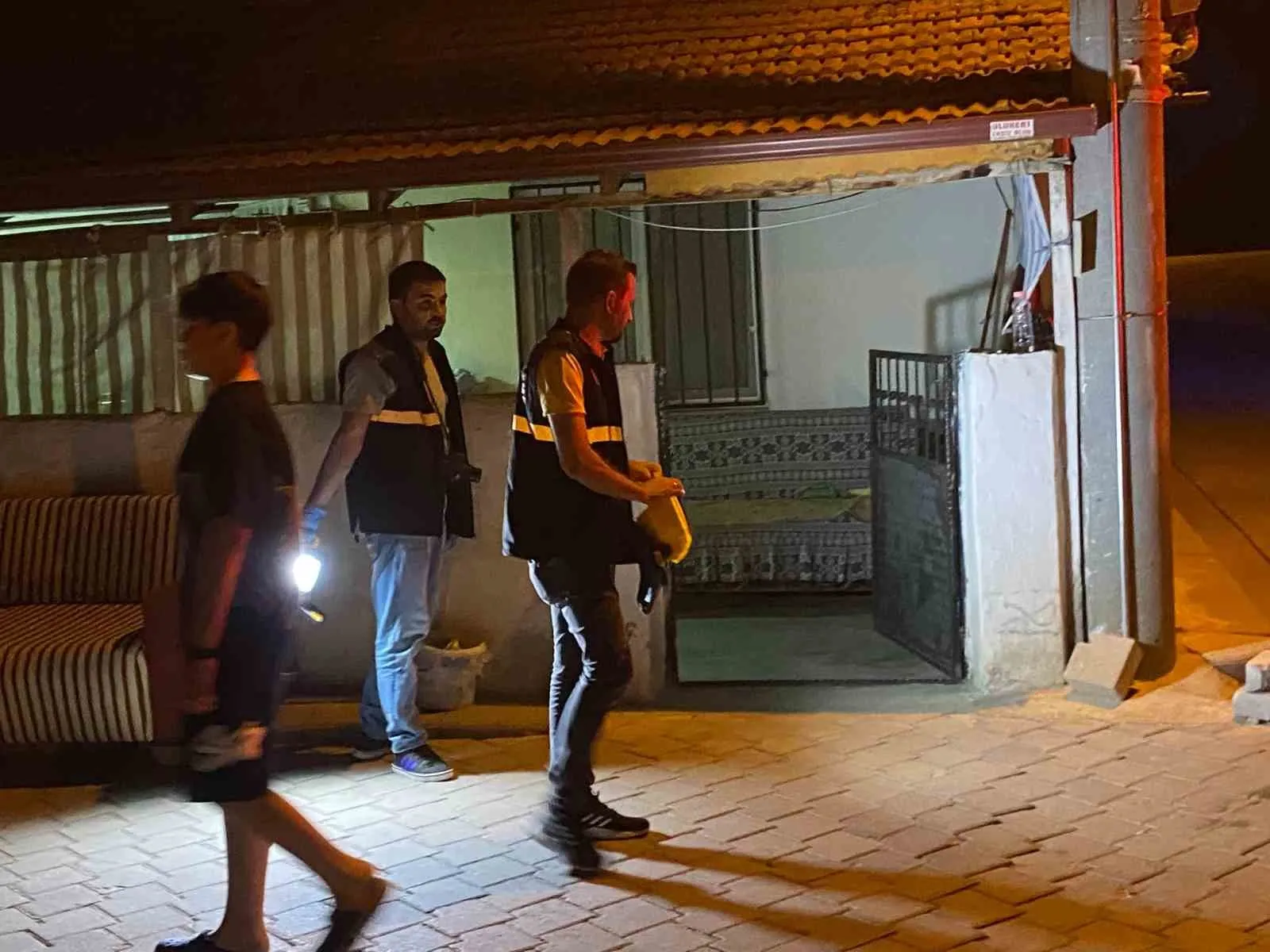 Bahçede Oynayan Çocuk, Silahlı Aile Kavgasının Gölgesinde Yaralandı