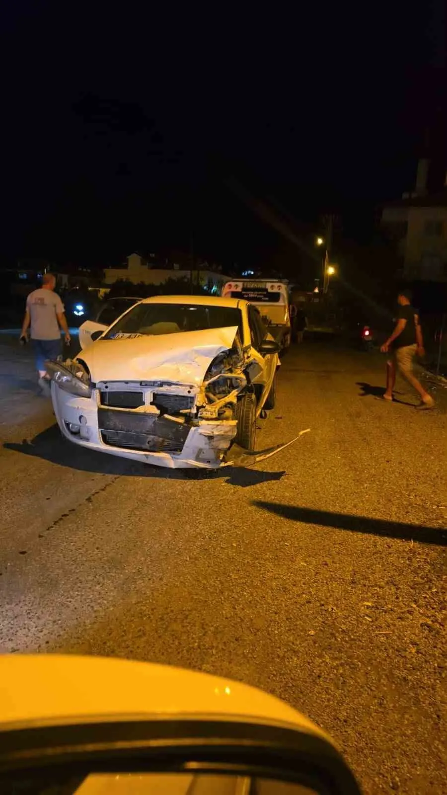 Ortaca trafiğinde zincirleme şok: Üç araç birbirine girdi