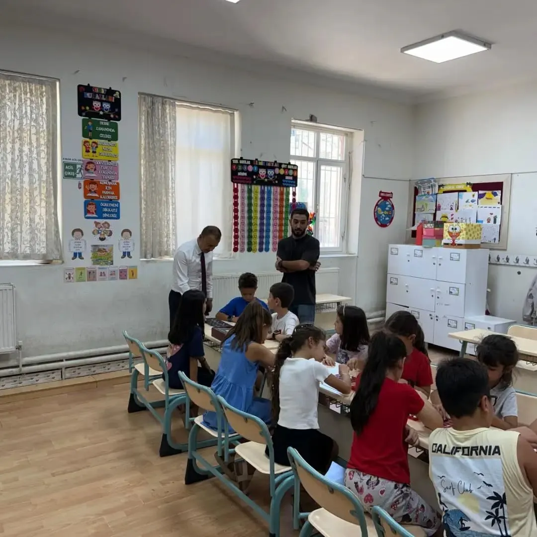 Yenipazar’da yaz okulu heyecanı: Öğrenciler zihinlerini oyunlarla keskinleştiriyor