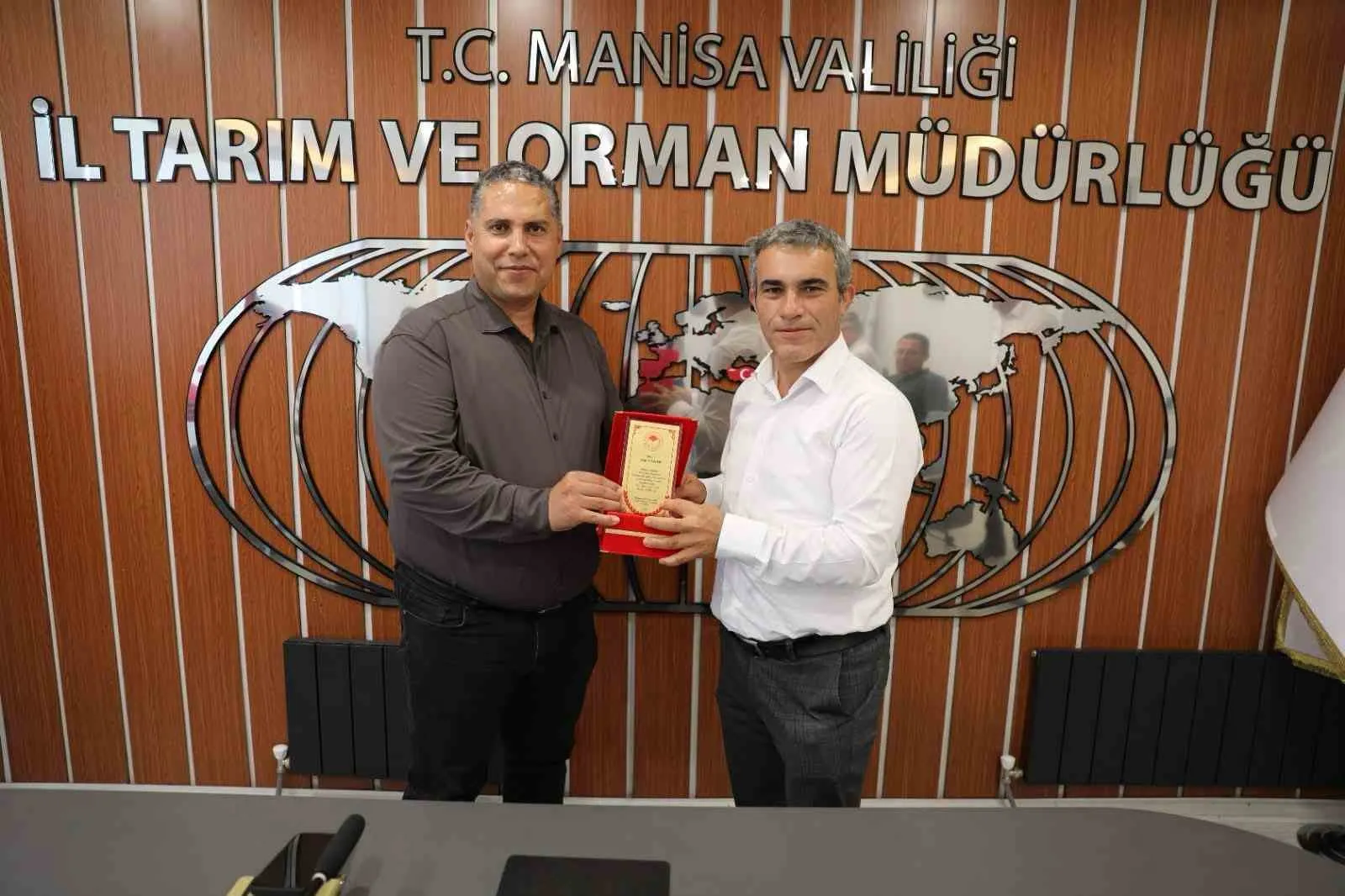 Manisa’da Veda Töreni: İki Yönetici Yeni Görev İçin Yola Çıktı