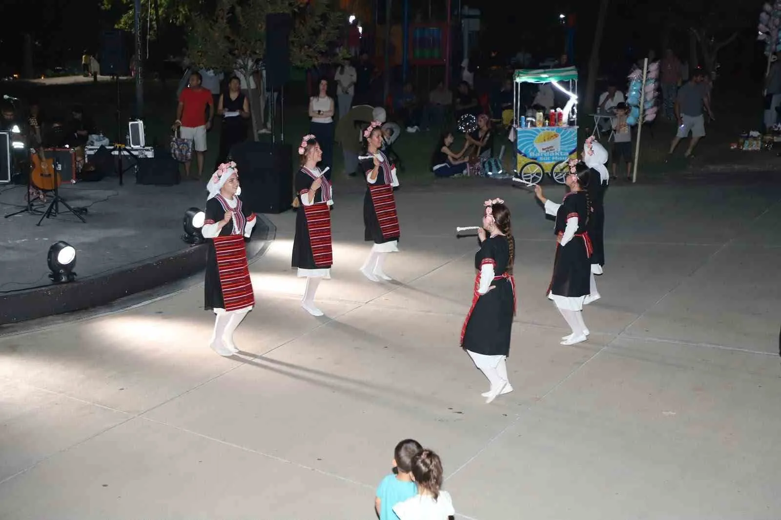 Seyirtepe’de yıldızlar geçidi: Turgutlu gençliği müzikle buluşturdu