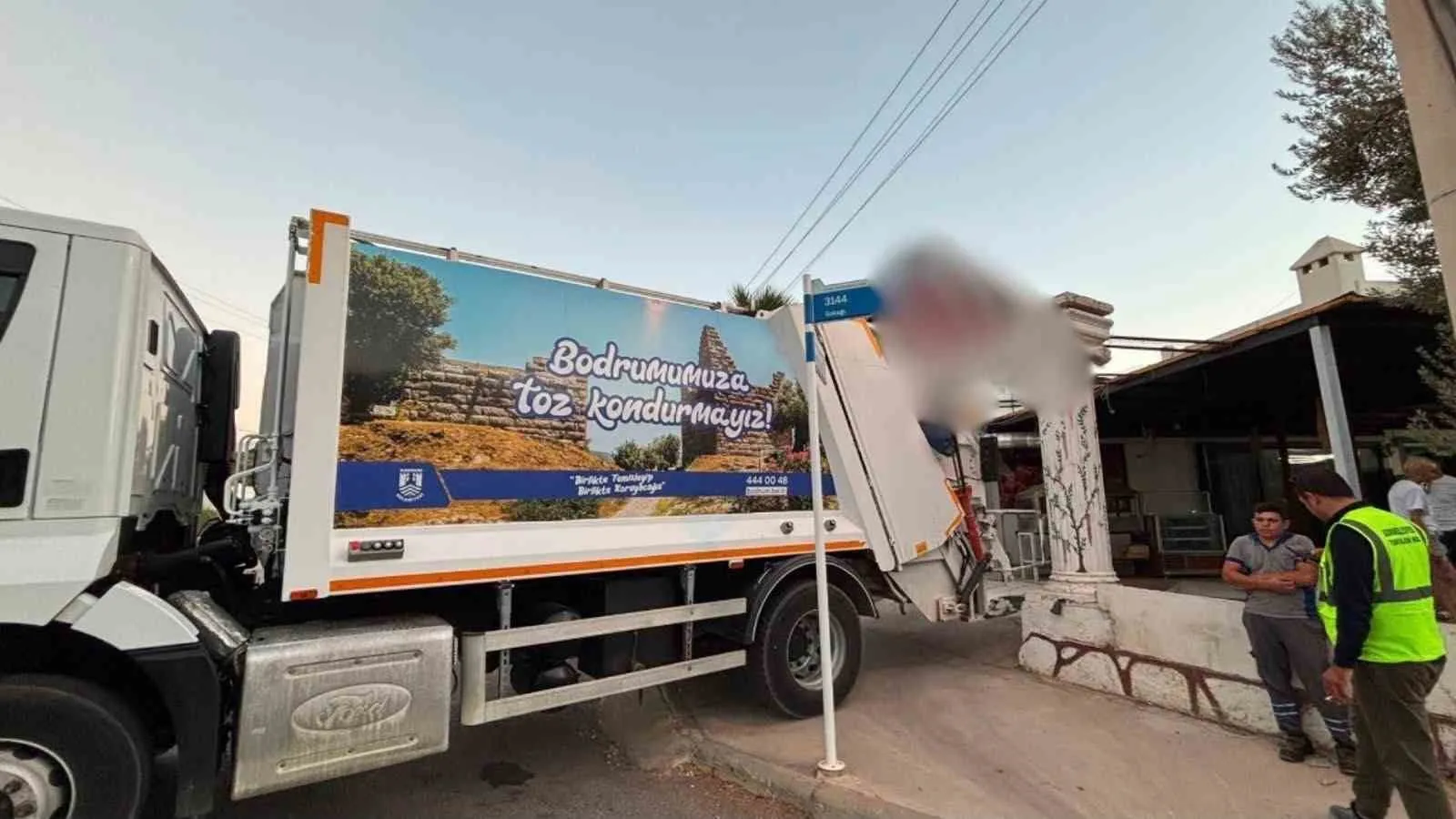 Bodrum'da Koku Ihbarı Depoyu Açtırdı: 400 Kilo Bozuk Et Ele Geçirildi