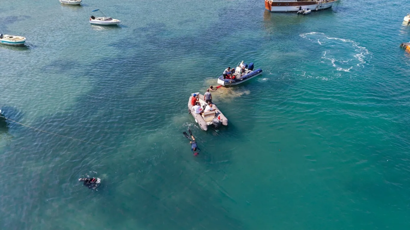 Gümbet koyunda deniz dibi alarmı: 310 kilogramlık çöp yığını gün yüzüne çıktı