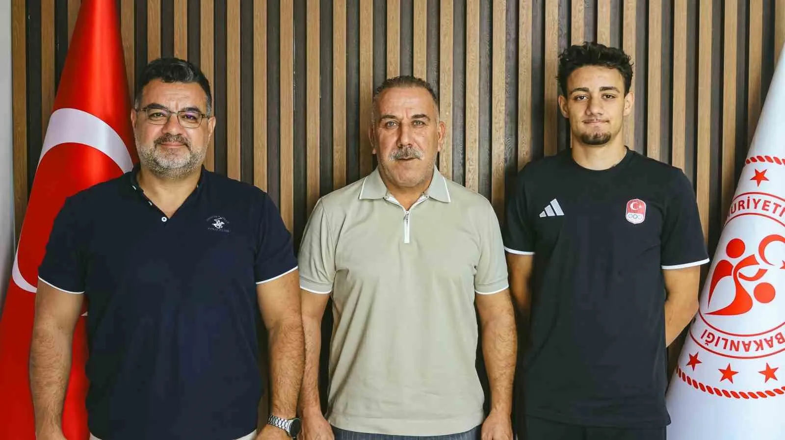 Pistin gururu makamda: Rekortmen atletten anlamlı ziyaret