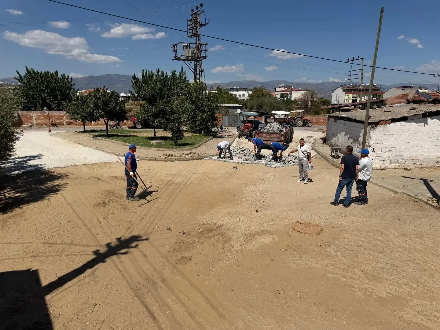 Yenipazar’da Üç Noktada Eş Zamanlı Parke Taşı Seferberliği