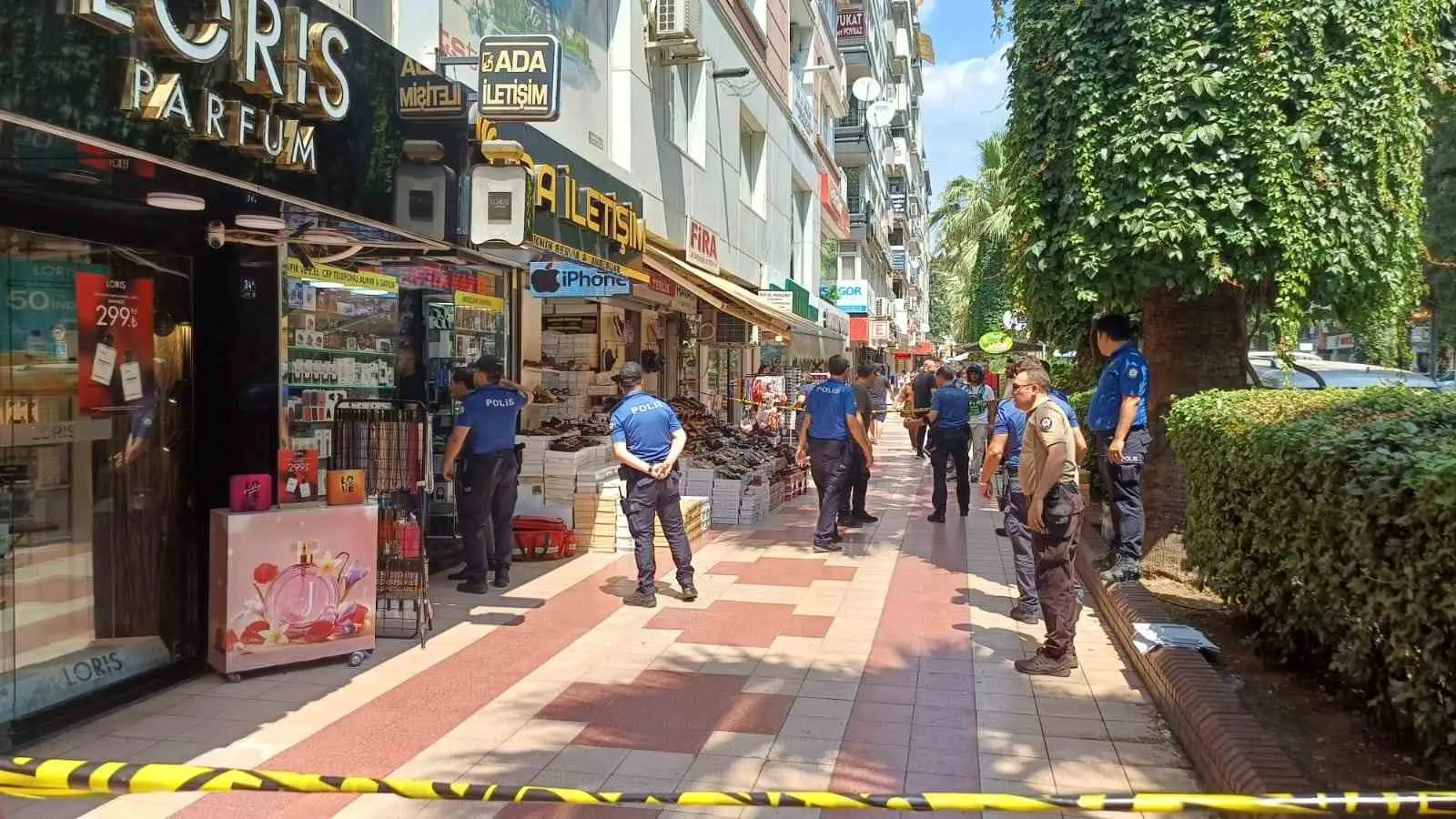 Efeler'de telefon mağazasına silahlı baskın: Esnaf yaşam mücadelesi veriyor