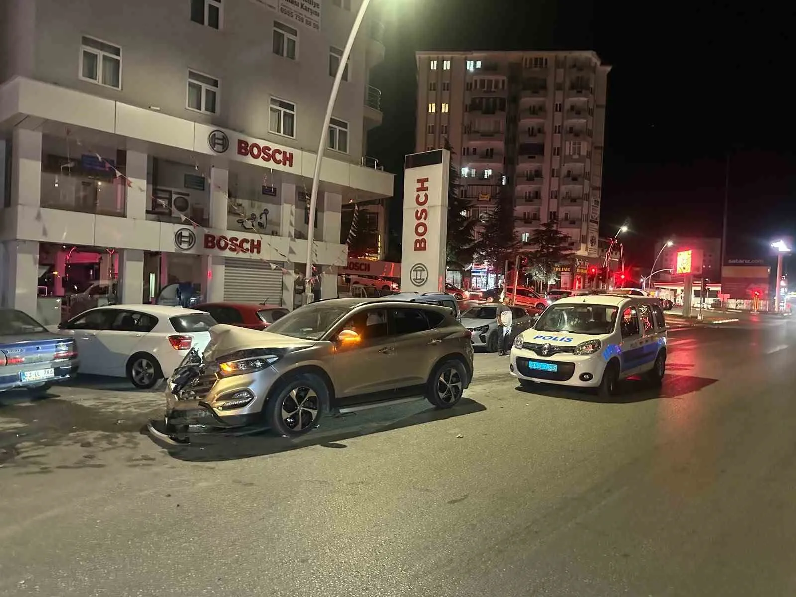 Uşak'ta Trafik Kazası: İki Araç Çarpıştı, 6 Kişi Hastanelik Oldu