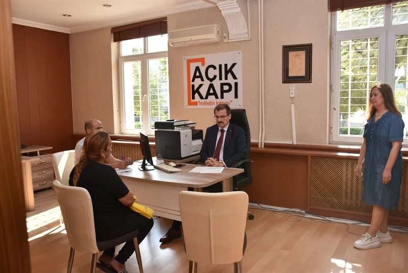 Salihli'de bürokrasi engeline son: Kaymakam Güldoğan vatandaşın taleplerini bizzat dinliyor