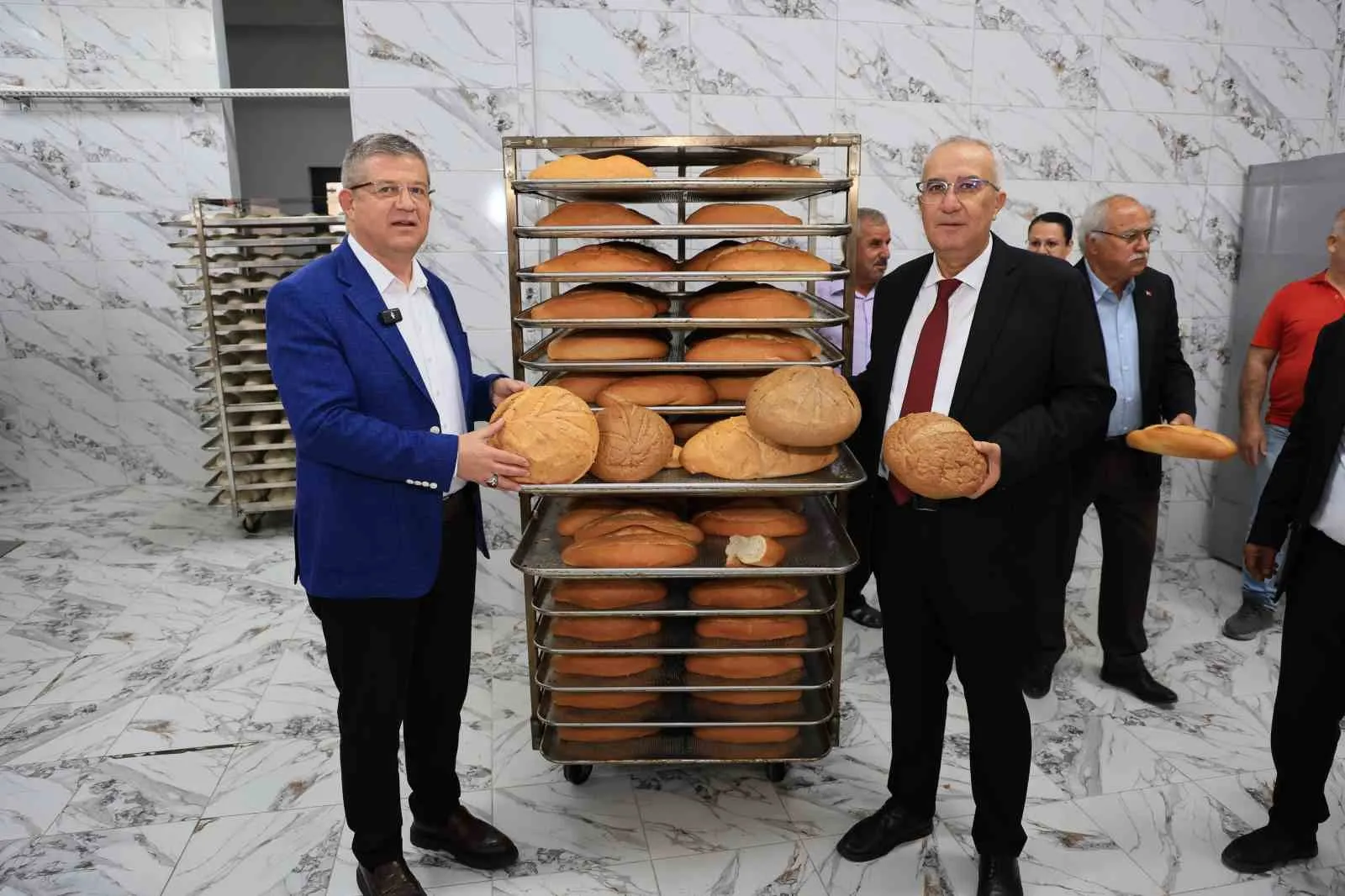 Çameli’de hizmet seferberliği: Hem fırın açıldı hem dev projelerin müjdesi verildi