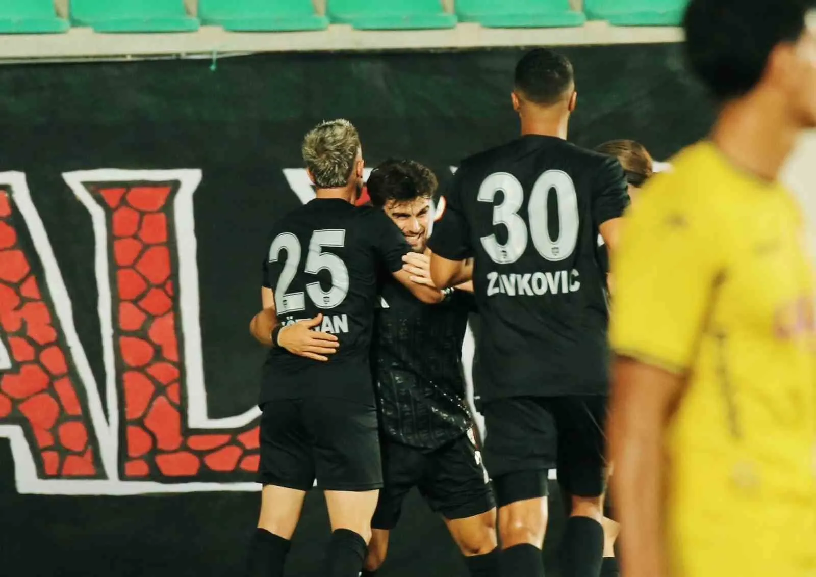 Vanspor FK’dan Tarihi Geri Dönüş: 2-0’lık Dezavantajı 3-2’ye Çevirdi