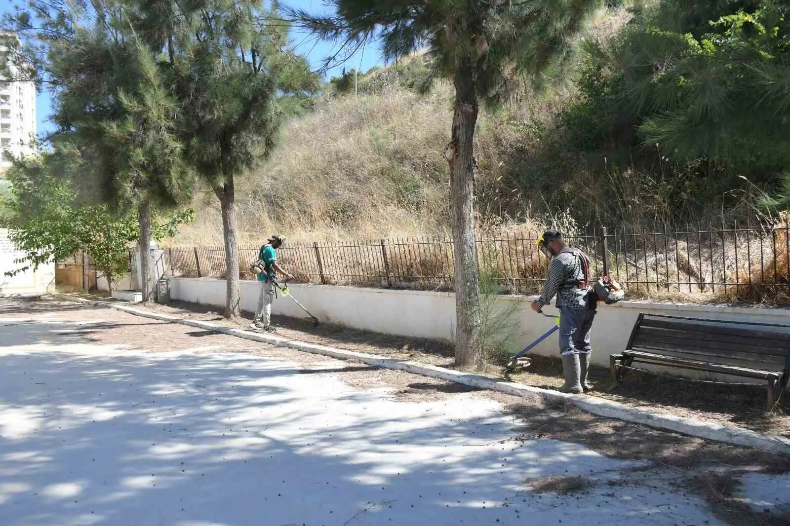 Kuşadası'nda Okul Bahçeleri İçin Kapsamlı Bakım Seferberliği