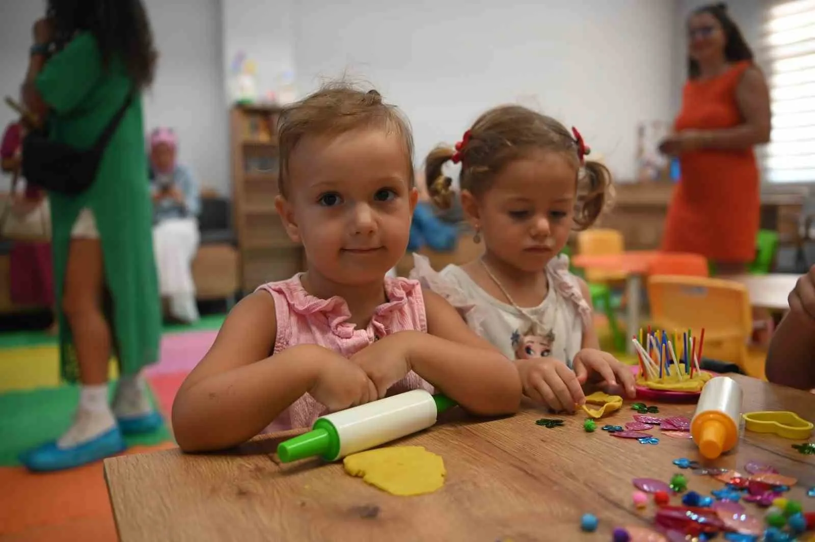 Minik öğrencilerin büyük gururu: İkiçeşmelik’te kep atma şöleni