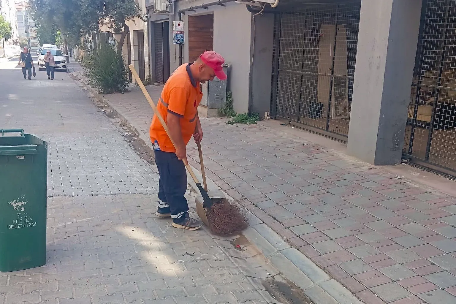 Efeler'de hijyen mesaisi: Sokaklar yeni çehresine kavuşuyor
