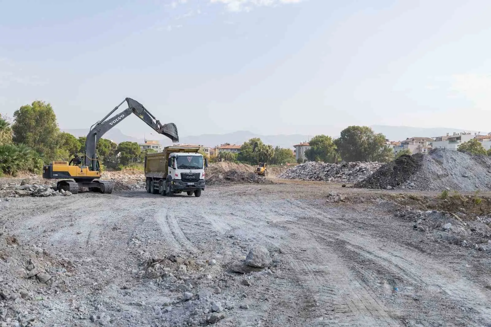 Karşıyaka Stadı'nda sessizlik bitti: Büyükşehir'den "çalışmalar sürüyor" mesajı