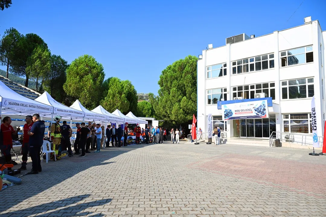 Afetlerde saniyelerle yarışanlar Manisa'da buluştu: Bilimsel çözüm sahayla birleşiyor