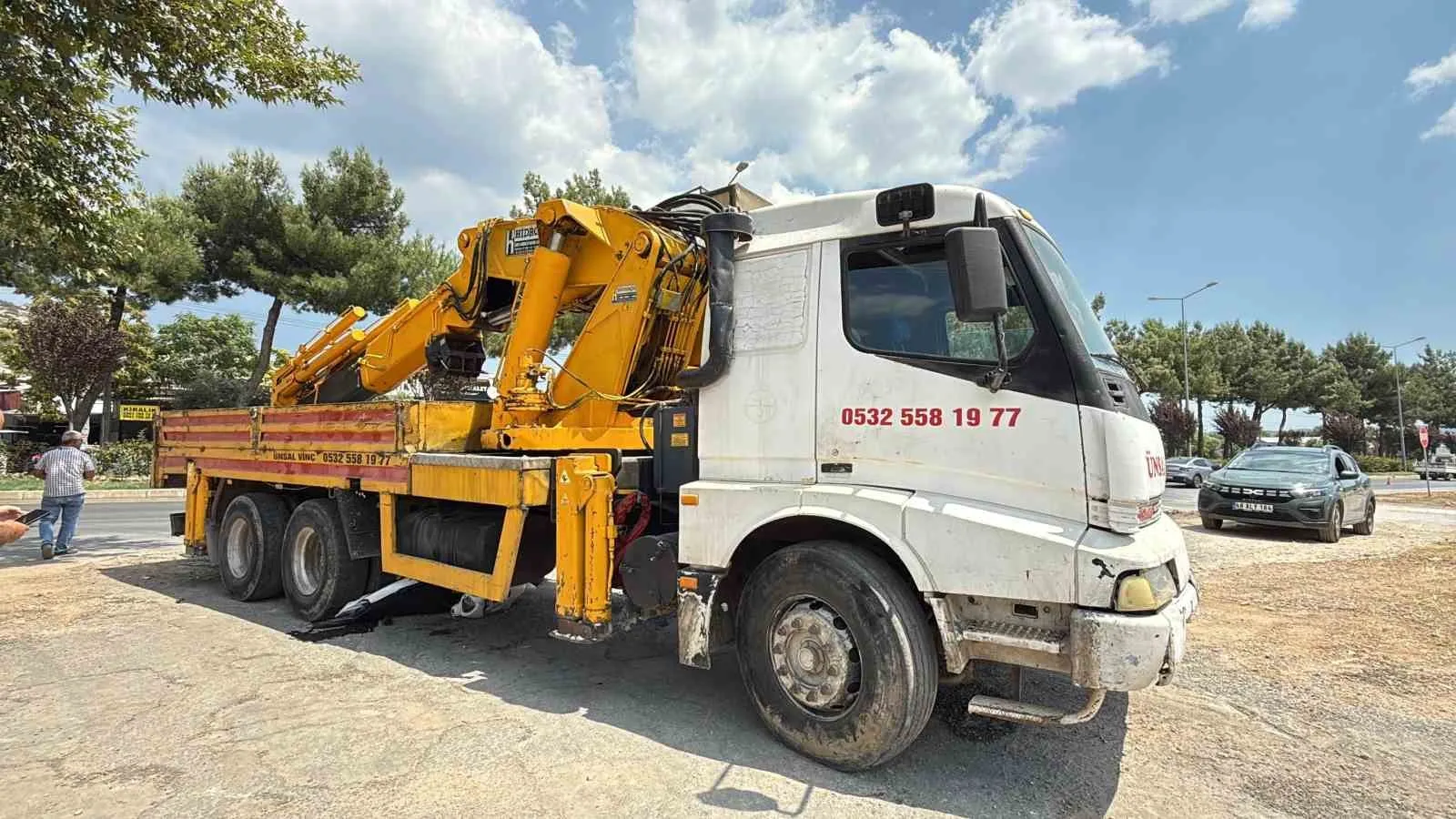 Muğla'da vinç dehşeti: Motosiklet hurdaya döndü, sürücü mucizevi şekilde hayatta kaldı