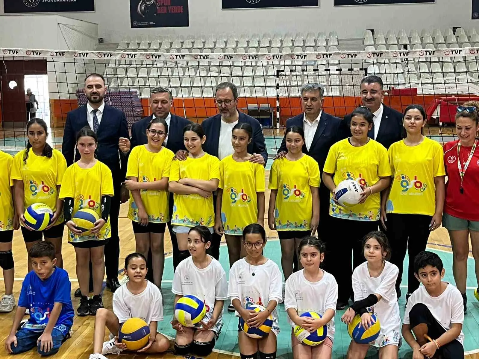 İzmir’de spor seferberliği: Her yaştan vatandaşa modern tesis imkanı