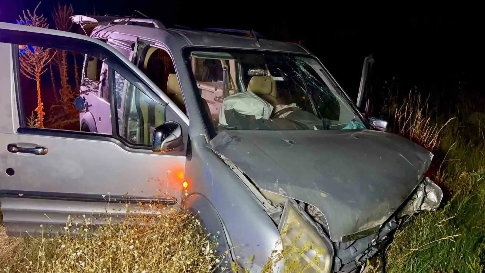 Afyonkarahisar'da feci kaza: Araçlar çarpıştı, 4'ü çocuk 8 kişi hastanelik oldu
