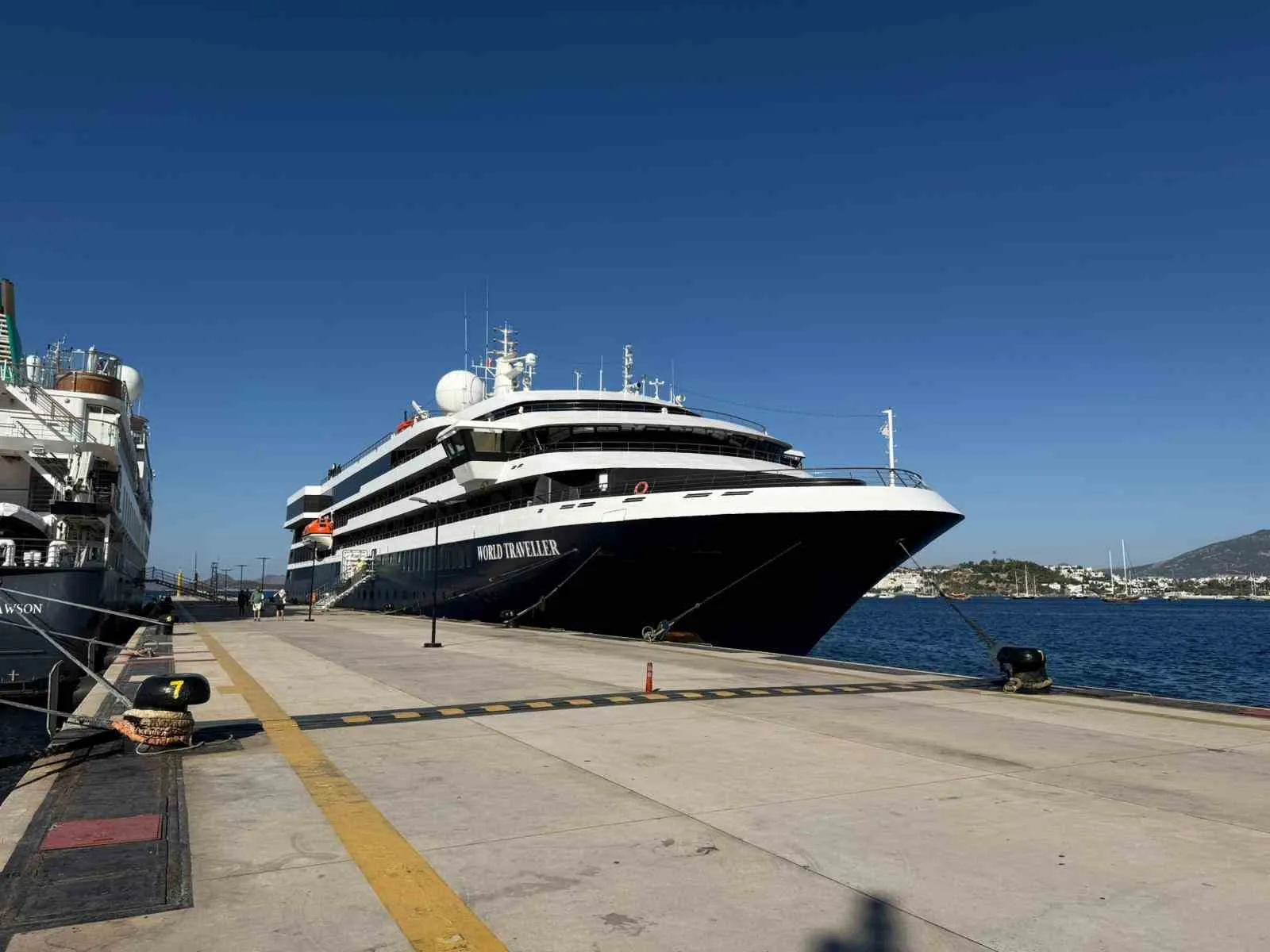 Bodrum Limanı'nda Bayram: Üç Farklı Bayrağa Sahip Yolcu Gemileri Aynı Günde Yanaştı
