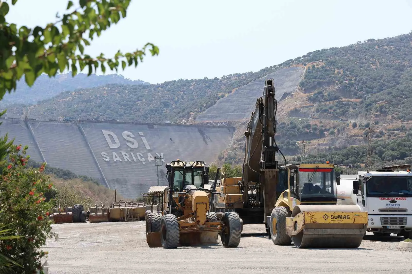 Sarıçay Barajı’nda dev gövde yükseliyor: Yüzde 92’lik başarıya ulaşıldı