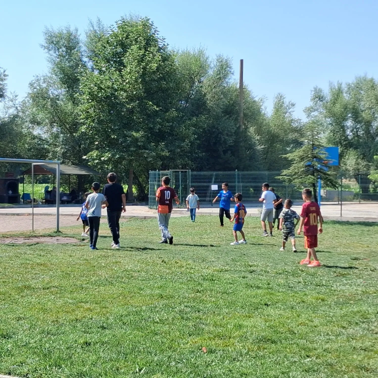 Şuhutlu miniklerden unutulmaz gün: Kur’an kursu öğrencileri doğada stres attı