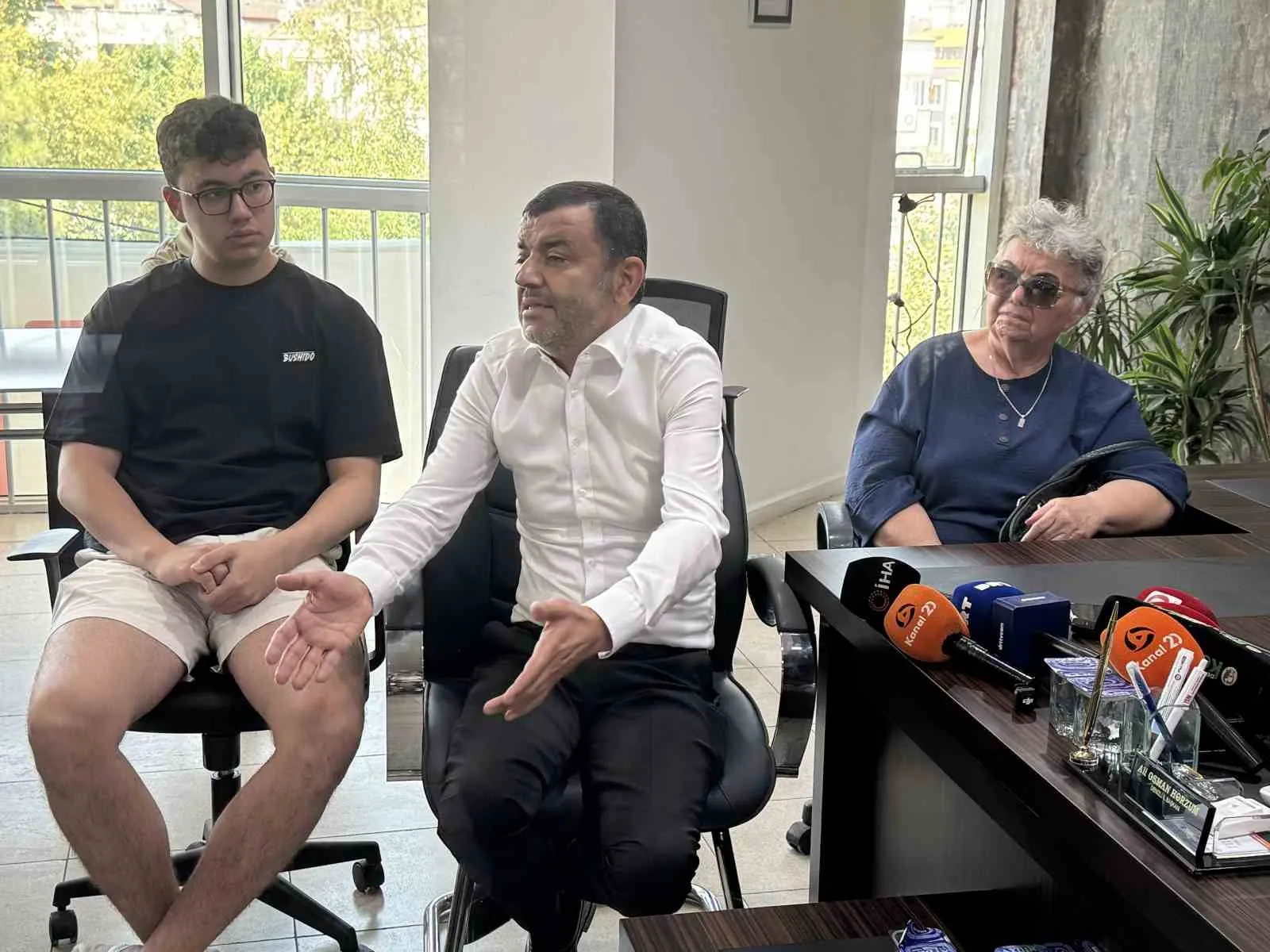 Çavuşoğlu’ndan Yeni Parti’ye aile boyu katılım: Sandık günü iktidar olacağız
