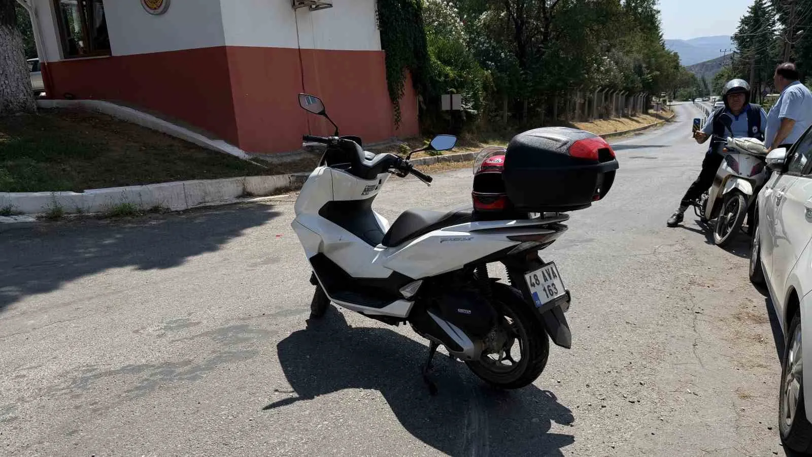 Menteşe'de korkutan kaza: Yola fırlayan çocuğa motosiklet çarptı