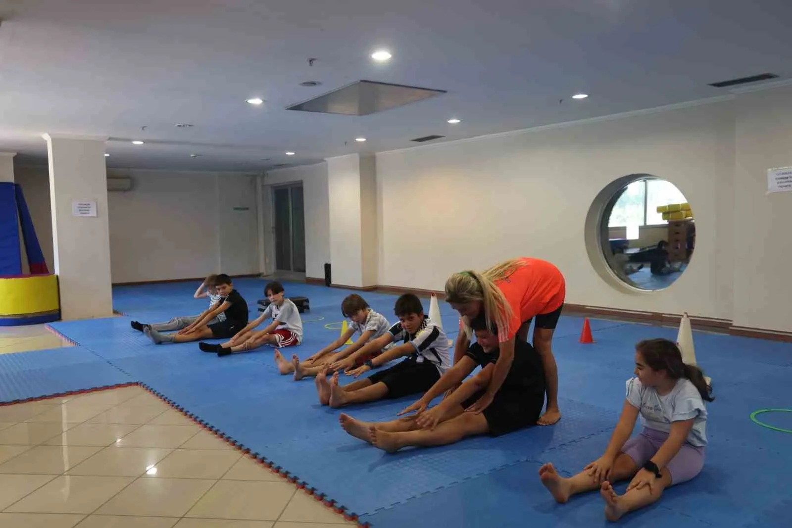 Marmaris’te tatil keyfi kurslarla katlanıyor: 17 branşta yetenek şöleni