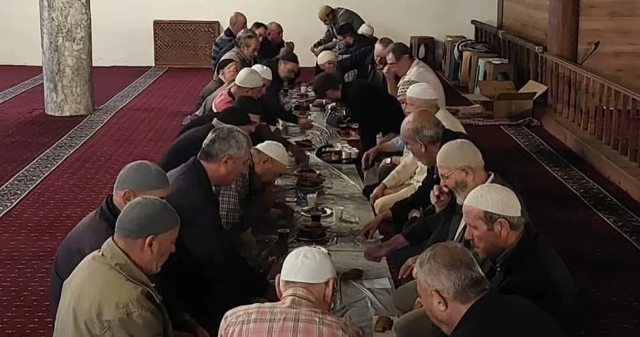 Şuhut'ta Haftalık Gelenek: Ulu Camii'nde Sabah Namazı Coşkusu